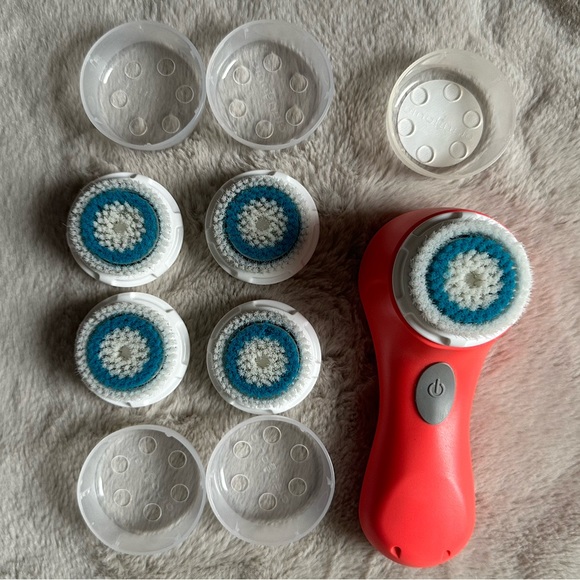 Clarisonic Mia with 5 Unused Brush Heads and Brush Case - Picture 3 of 6